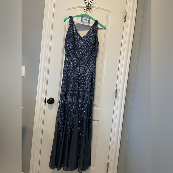 David’s Bridal Galina Signature Sequin Formal Dress size 6 - Picture 5 of 9